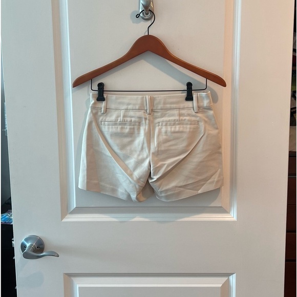 NWT Lilly Pulitzer Joette Stretch Dinner Shorts in Palm Beach Sandstone - Picture 8 of 16